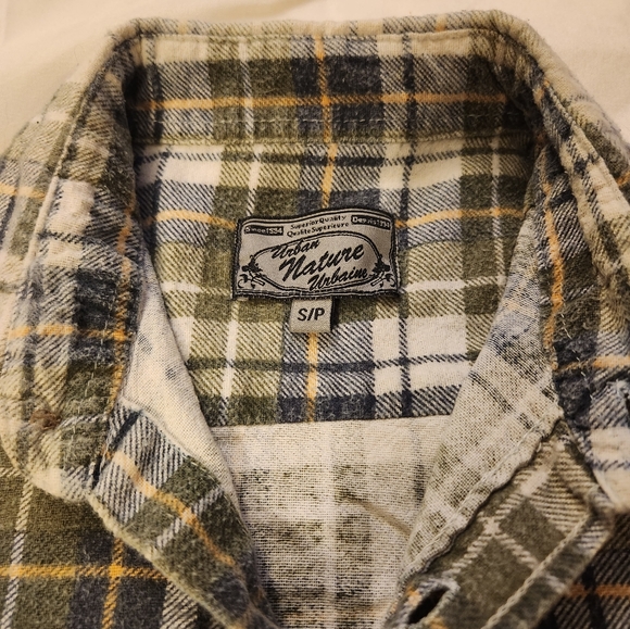 Urban Nature men's small plaid flannel long-sleeved button-down shirt - Picture 3 of 4